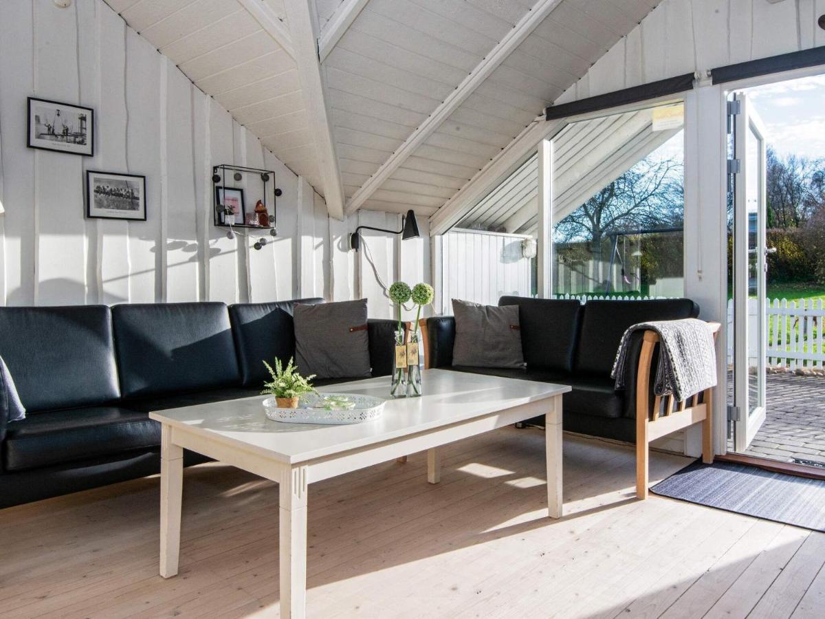 8 Person Holiday Home In Hejls 外观 照片