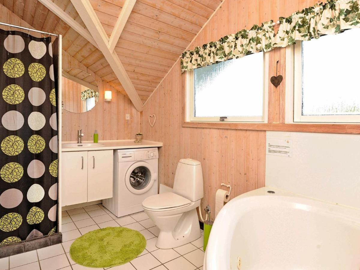 8 Person Holiday Home In Hejls 外观 照片