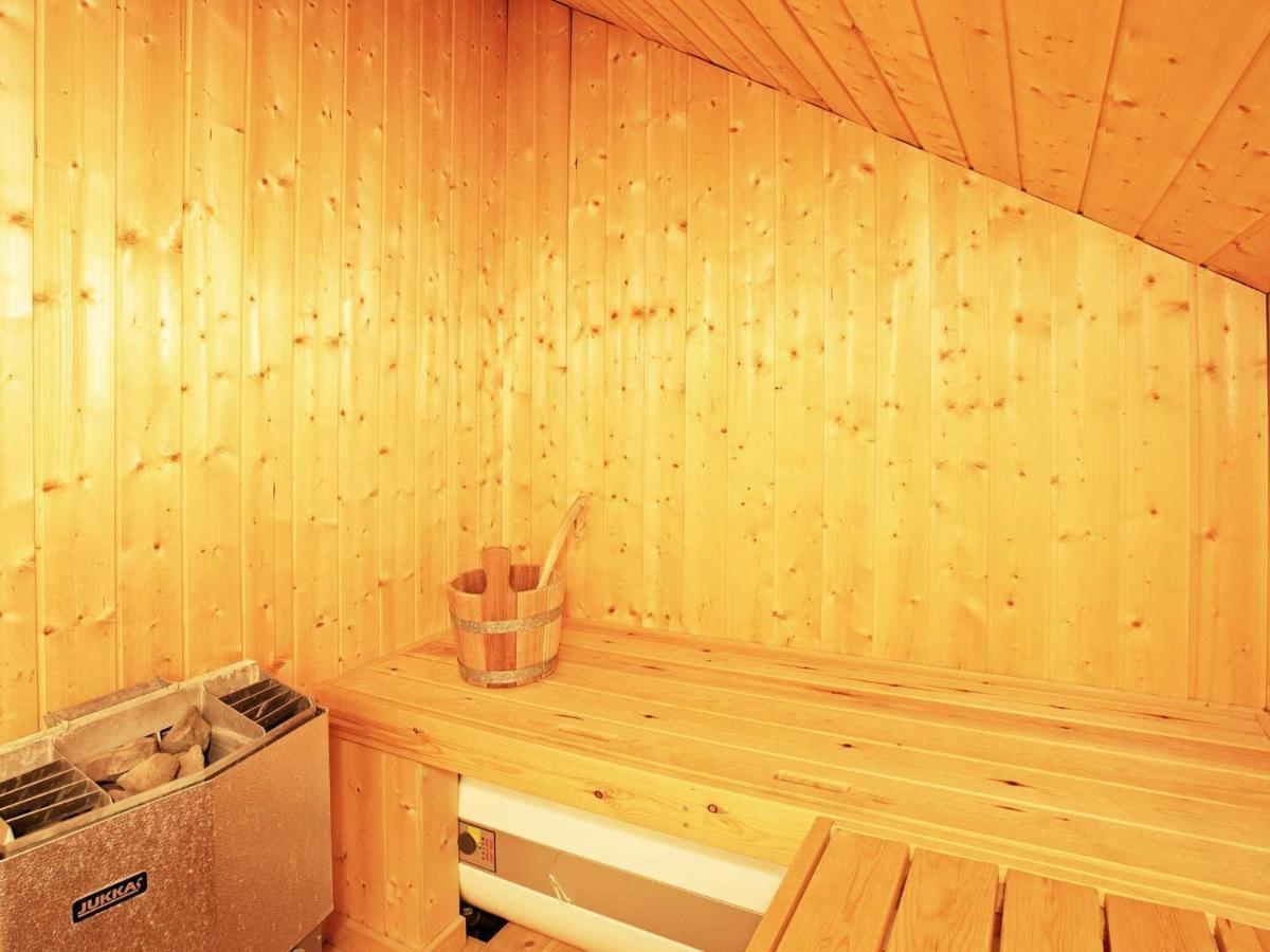 8 Person Holiday Home In Hejls 外观 照片