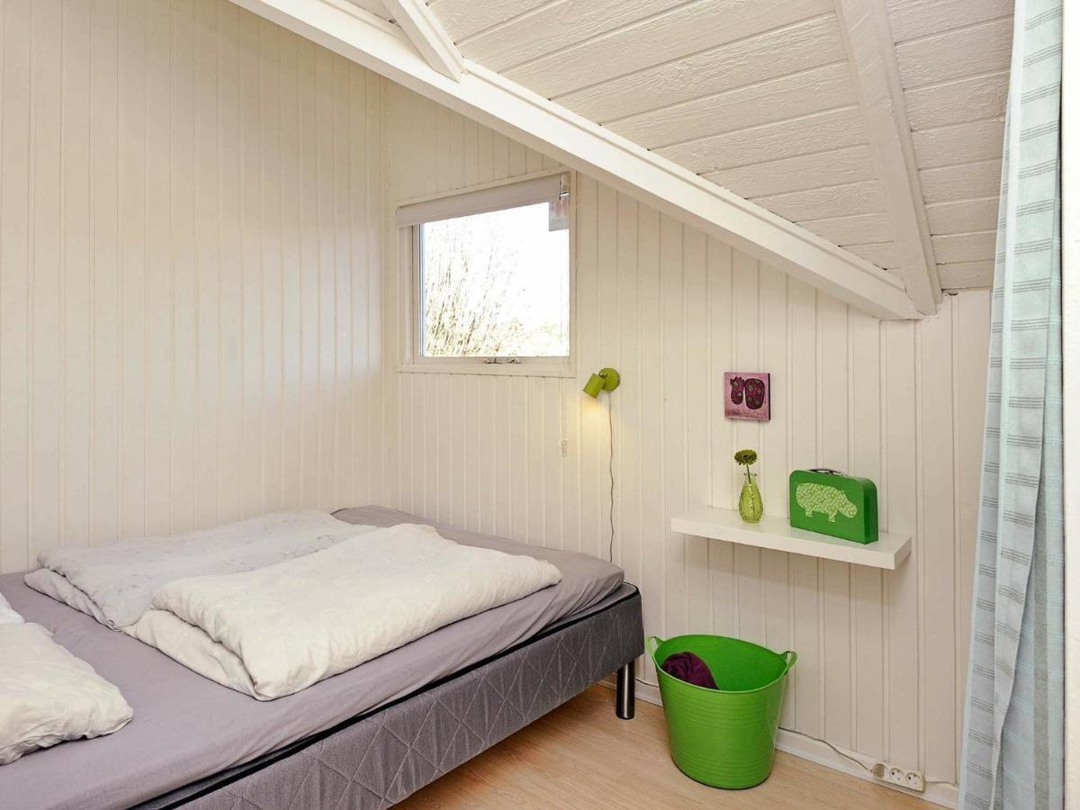 8 Person Holiday Home In Hejls 外观 照片